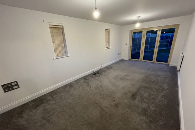 11, WELLINGBOROUGH photo 5