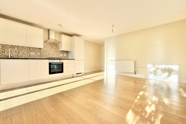 Flat 504, Charter House 450, High Road, Ilford photo 4