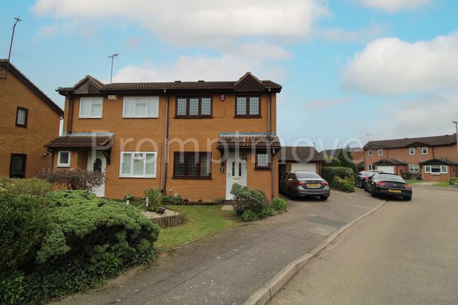 Property to rent in Mees Close, Luton