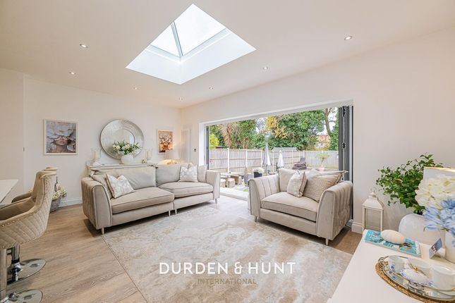 77 Woodhall Crescent, Hornchurch photo 2