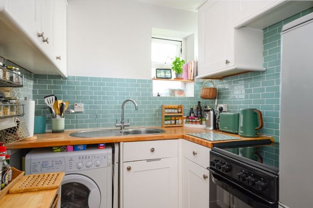 14 Findon Court, Spinney Hill, Row Town photo 2