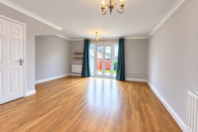 7 Warbler Way, Stowmarket photo 3