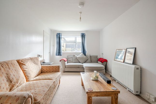 3, Anthony Close, Malmesbury photo 2