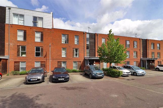 2 bed flat for sale in Medway Drive, Tunbridge Wells, Kent TN1