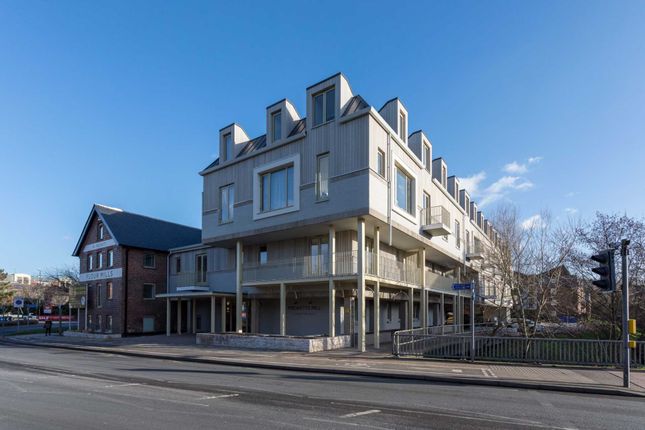 Flat to rent in Prewetts Apartments, Mill Bay Lane, Horsham