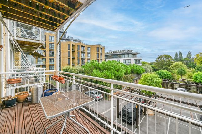 Regatta Point, Brentford photo 4