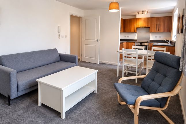 18 Woodside Court, Leeds photo 3