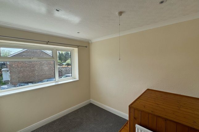 Property to rent in Loveletts, Crawley