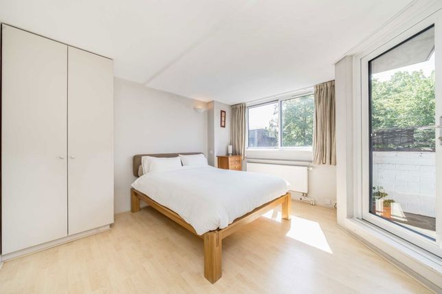 Flat 9, Casterbridge, Dartmouth Close, London photo 4