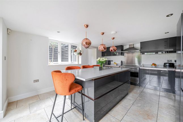 Grapes Cottage, 79, High Street, Esher photo 4
