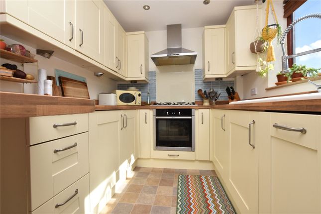 14, Woodcross Gardens, Leeds photo 4