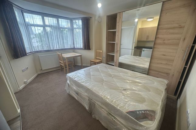 Thumbnail Room to rent in St Pauls Avenue, Kingsbury
