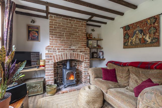 2, Suttons Cottages, Perry Wood, Faversham photo 3