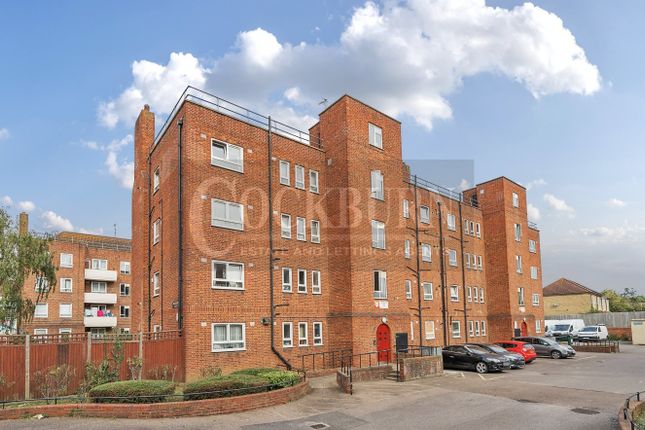 Flat for sale in Brangbourne Road, Bromley