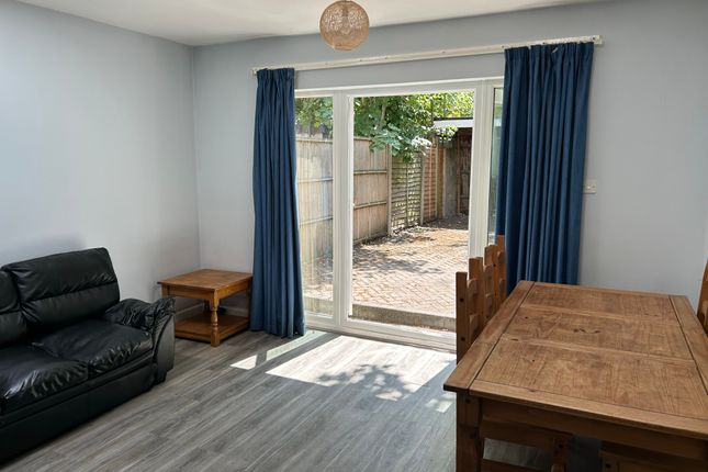 4 Bed, 50, Milton Road, Southampton photo 4