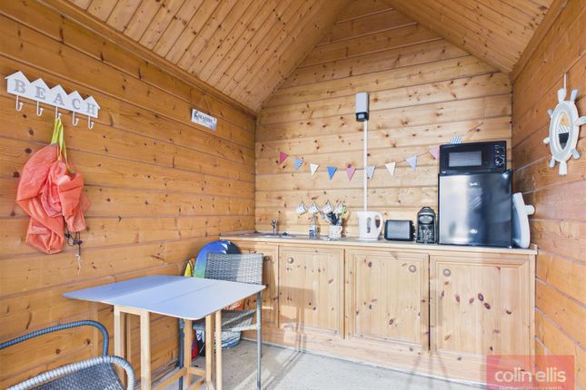 Beach Chalet 3, Penguin, North Bay Promenade, Scarborough photo 3