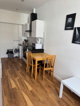 Flat 6, 48 Kirkgate, Wakefield photo 5