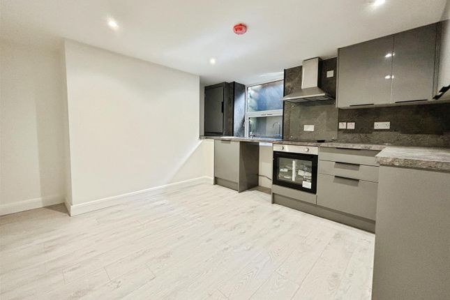 1, Ash Grove, Bradford photo 2