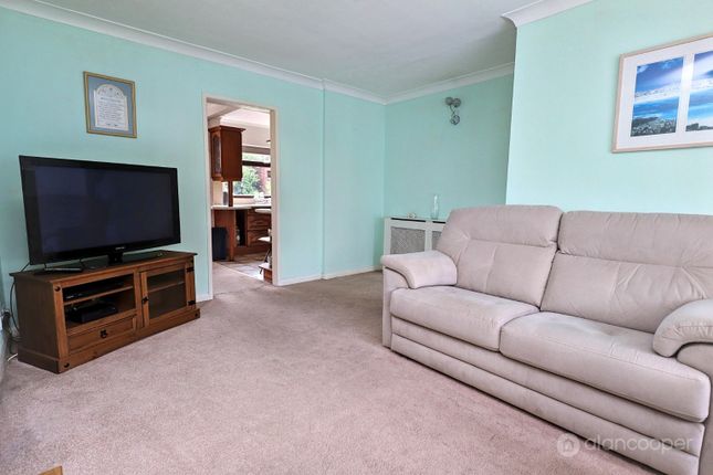 4 Prescelly Close, Nuneaton, Warwickshire photo 4