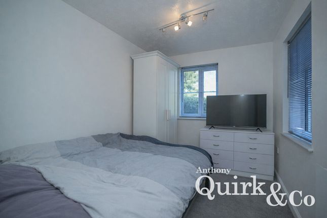 Flat Flat 38, Saxon Court, London Road, Benfleet photo 4
