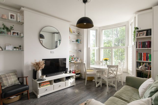 Flat for sale in Lyndhurst Way, Peckham Rye