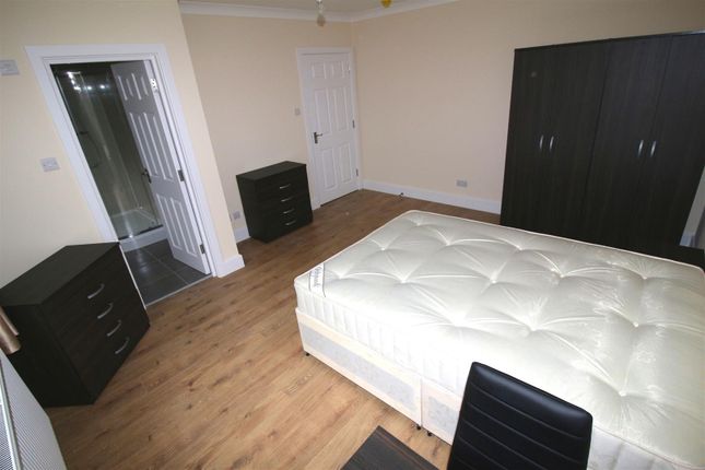 Room 4, 2, Drummond Drive, Stanmore photo 4