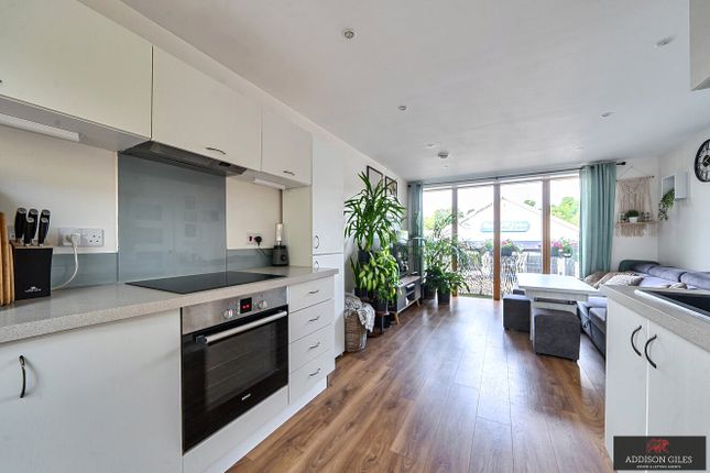 21 Ream Court,, Ryemead Boulevard, Buckinghamshire photo 3