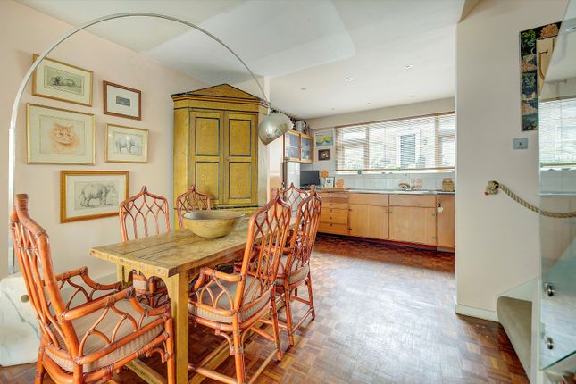 Town house for sale in Rembrandt Close, London