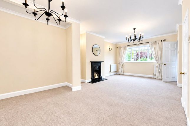 21, Lovelace Green, London photo 2