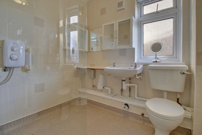 Flat for sale in Sussex Avenue, Horsforth, Leeds, West Yorkshire