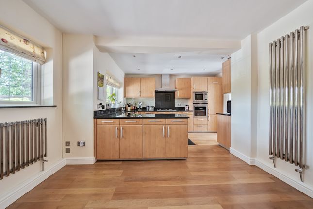 167, Oatlands Drive, Surrey photo 4