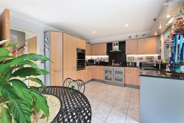 63, Wraysbury Gardens, Surrey photo 4