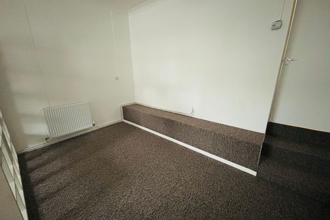 Flat to rent in Grove Terrace, Penarth