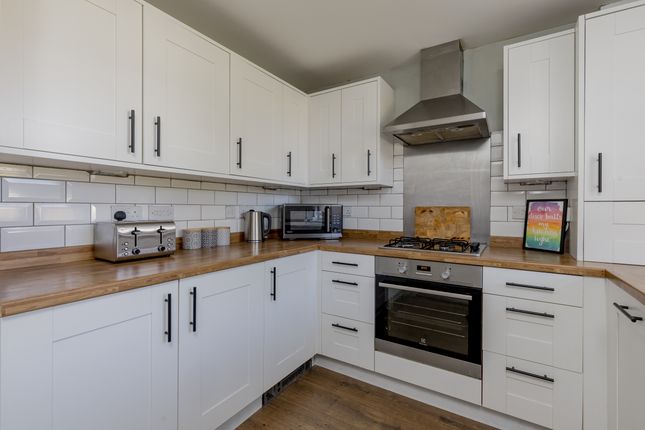 22, Kirklands Park Street, Kirkliston photo 3