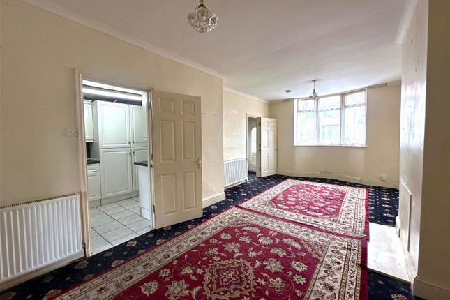 Thumbnail Semi-detached house for sale in Commonwealth Avenue, Hayes