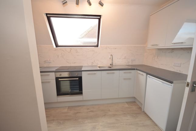 Flat 9 Greenlea, Keyhaven Road, Lymington photo 2
