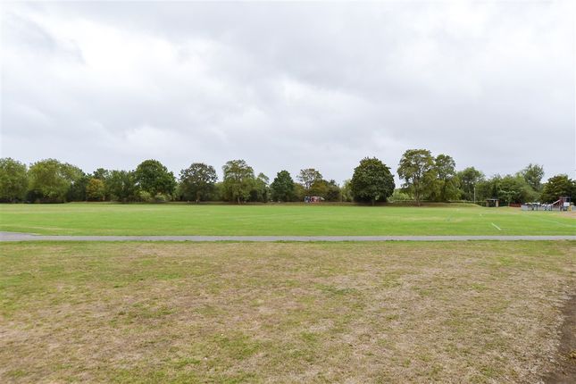 Powell Close, Aylesford photo 2