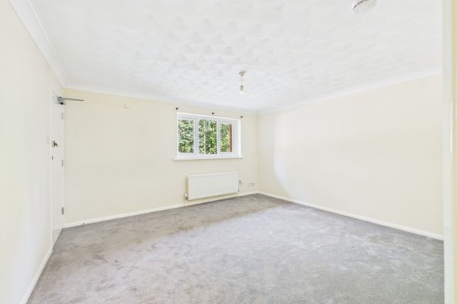 5, Two Ways Court Petersfield Road, Bordon photo 4