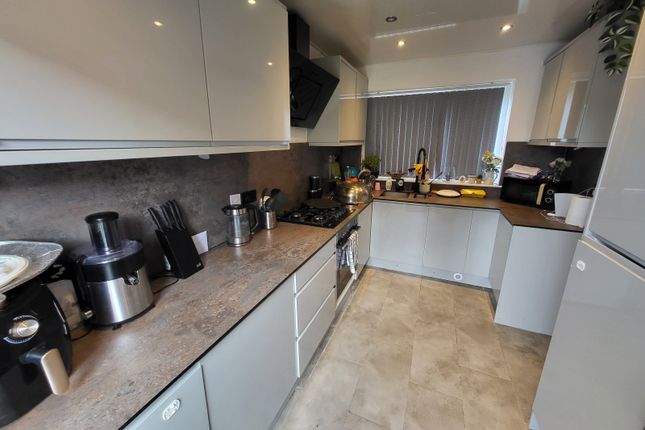 2 Carey Walk, Hulme, Manchester photo 3