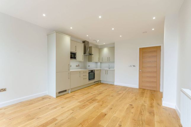 Flat to rent in St Johns Road, Harrow