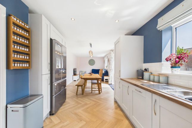 8, Anstey Gardens, Wotton-Under-Edge photo 4