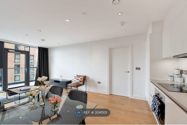Flat, Station Grove, Wembley photo 4