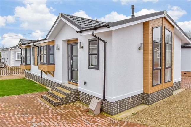 2-bed caravan on Maidstone Road Paddock Wood, Tonbridge, £230,000