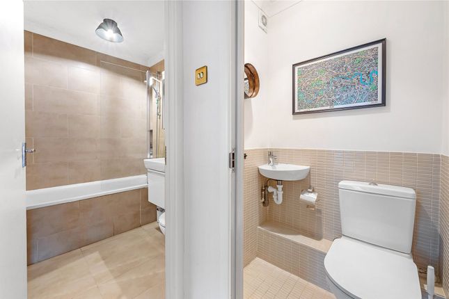 Flat for sale in Worple Road, London