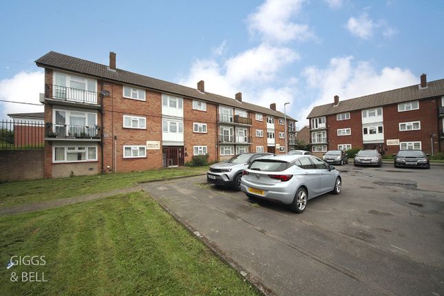 Thumbnail Flat for sale in Ross Close, Luton, Bedfordshire
