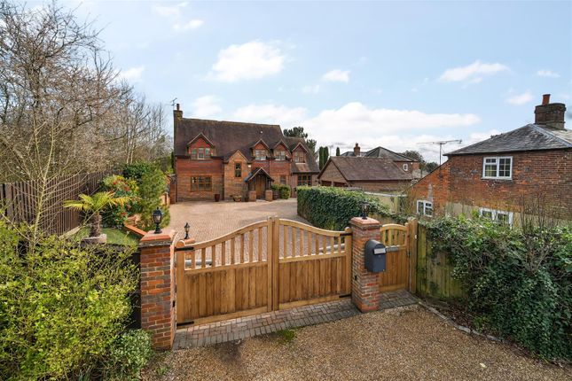 Thumbnail Detached house for sale in Bath Road, Knowl Hill, Reading