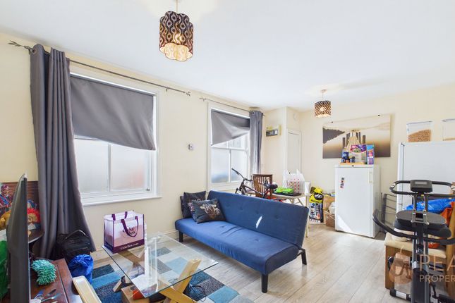 Flat 2, The Paragon 9-10 Brunswick Road, Worthing photo 2