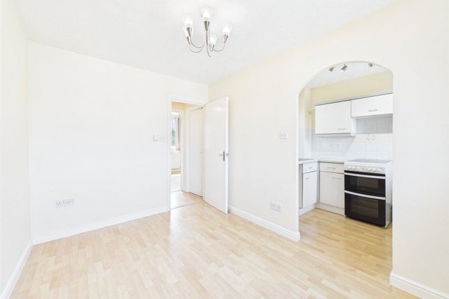 23, Buscombe Gardens, Gloucester photo 2