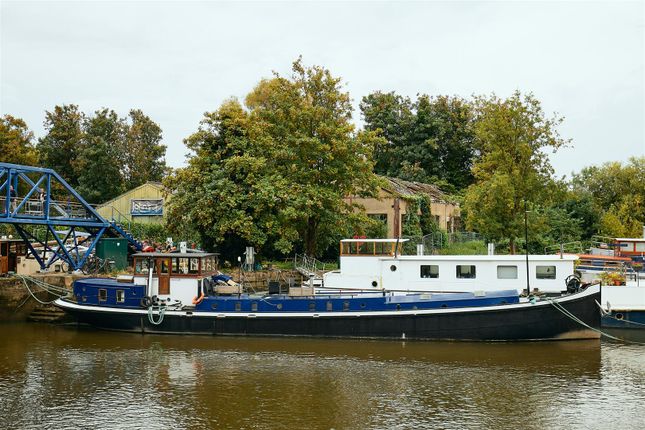 Thumbnail Houseboat for sale in Lots Ait, Brentford