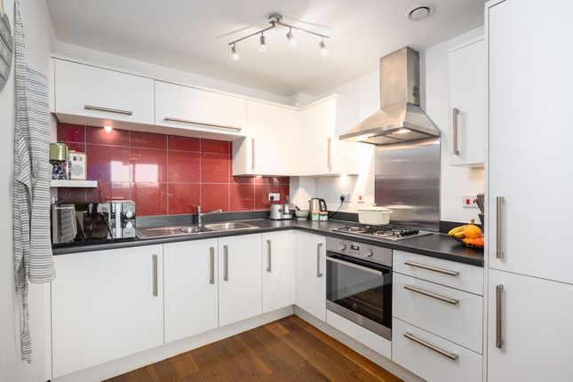 Flat for sale in Victory Park Road, Addlestone